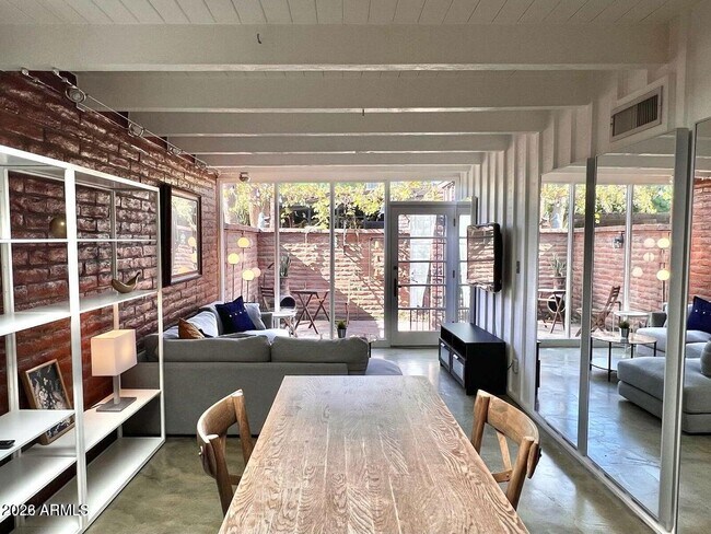 Building Photo - 3022 N 32nd St