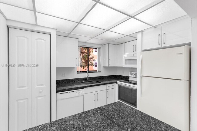 Photo - 6900 SW 39th St Unit 208J