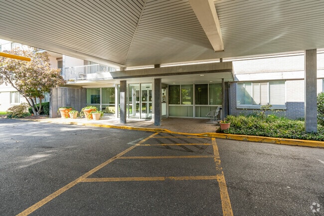 4977 Battery Ln - Whitehall Condominium
