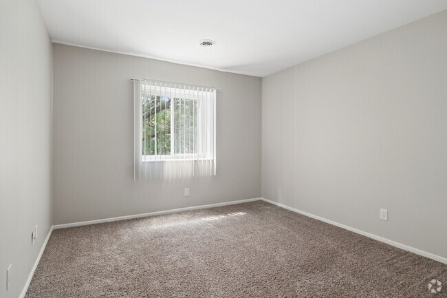 1BR, 1BA - 550SF - Bedroom