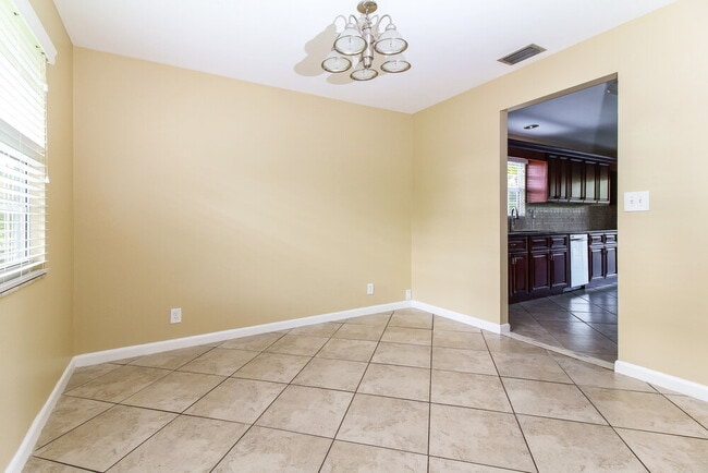 3900 NW 115th Ave