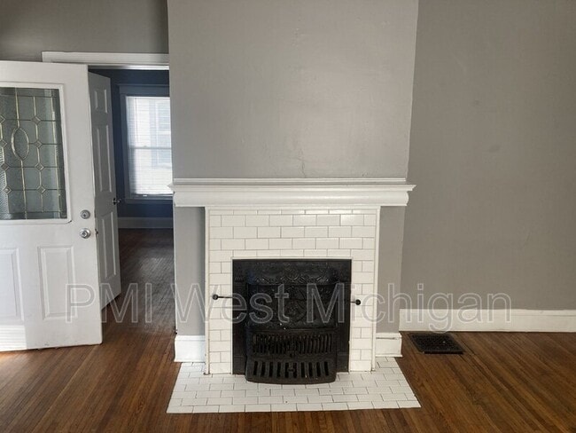 Photo - 29 Putnam St SW Unit 1