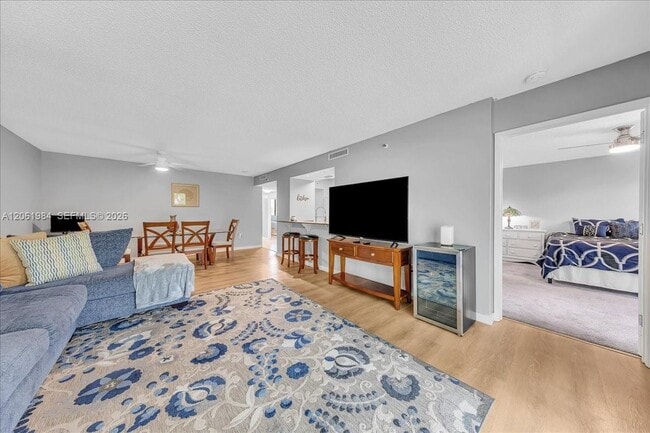 Photo - 2240 N Cypress Bend Dr Unit 204