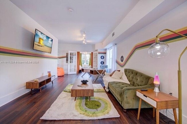 Photo - 524 NW 35th St Apartment Unit 4