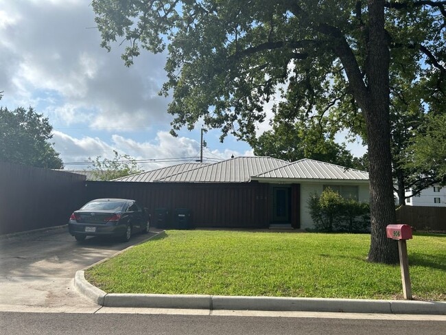 Photo - 906 Gilchrist Ave House