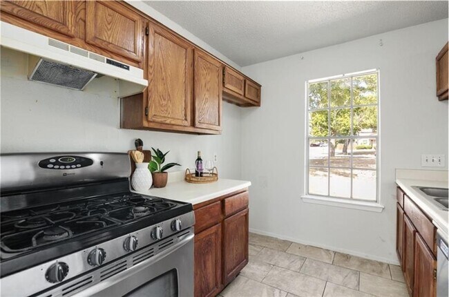 Photo - 517-519 Greenlawn Blvd