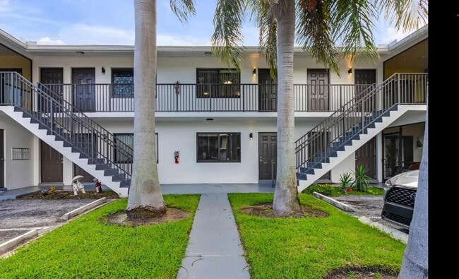 Photo - 520 NE 44th St Unit 6