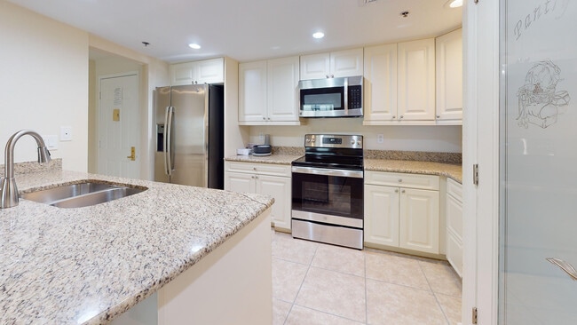 Selby Kitchen - The Blake at Bradenton Rental