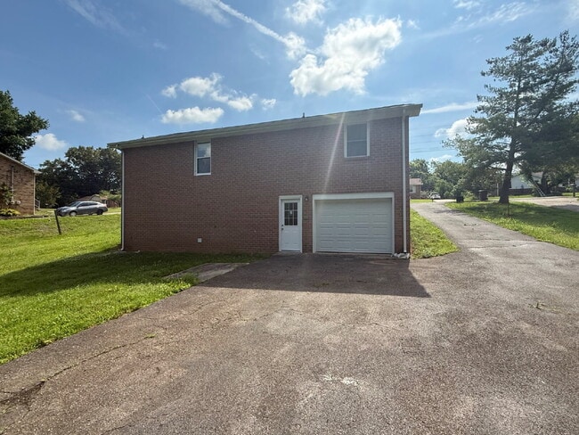 Photo - 1318 Courtney Dr