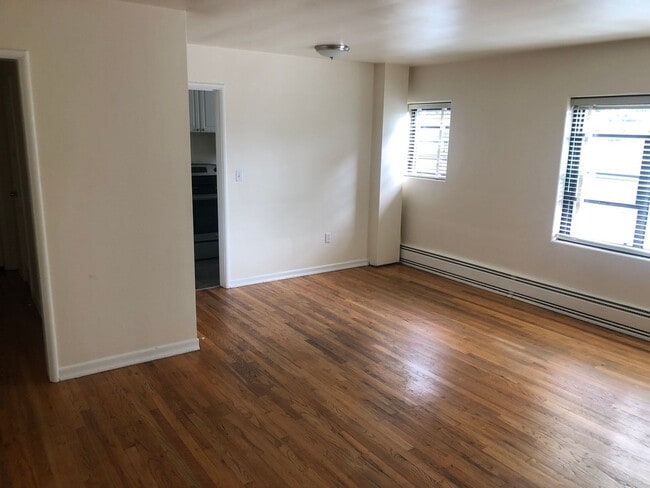 Photo - Bay Ridge Court (Cobblestone Court)