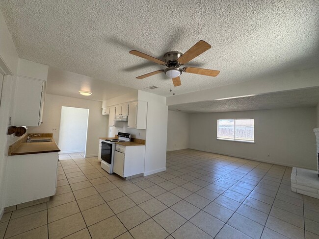 Photo - 205 Ashlan Way