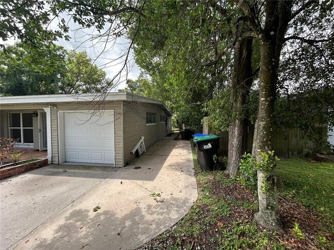 Photo - 2886 Carew Ave