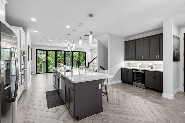 Photo - 622 Windward Cir S