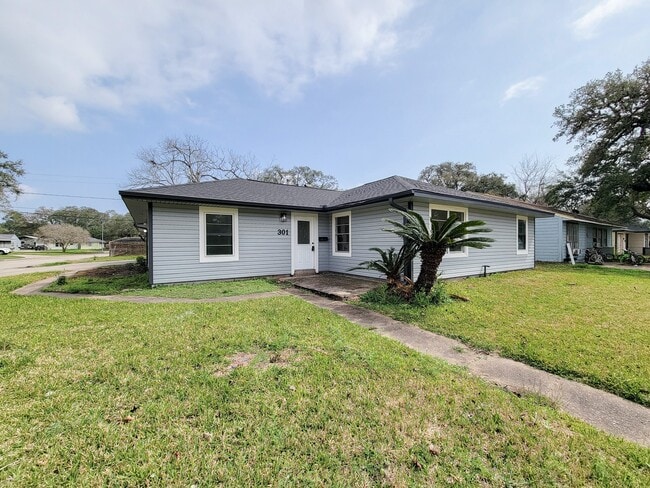 Photo - 301 Cypress St