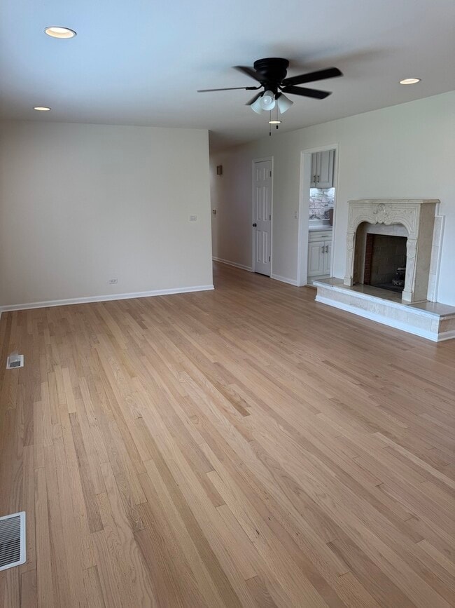 Photo - 7450 Webster St