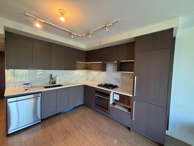 Photo - 715-8988 Patterson Road Unit 715