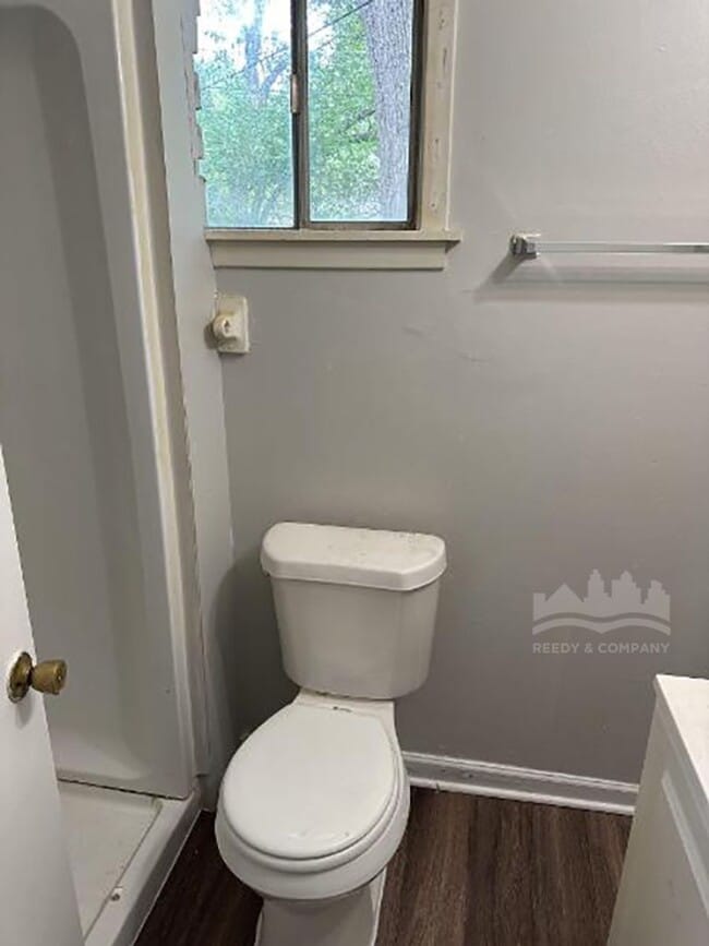 Photo - 1240 Robin Hood Ln