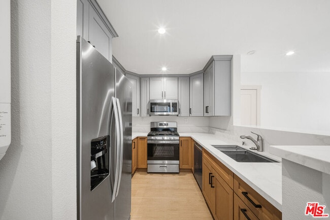 Photo - 323 N Avenue 52