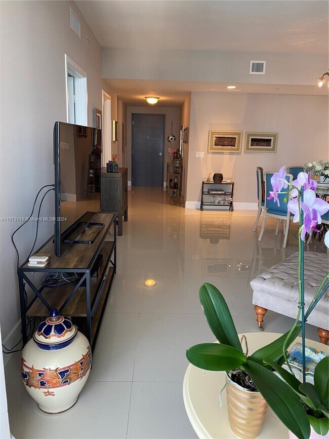 Photo - 17111 Biscayne Blvd Unit #303