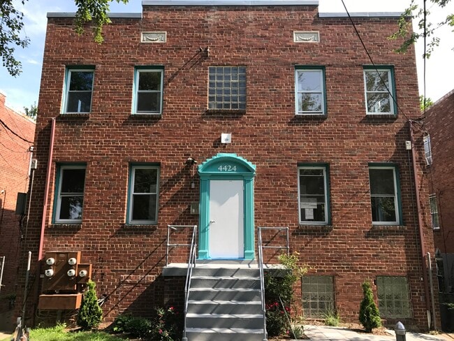 Building Photo - 4424 foote st ne Unit #2 Rental
