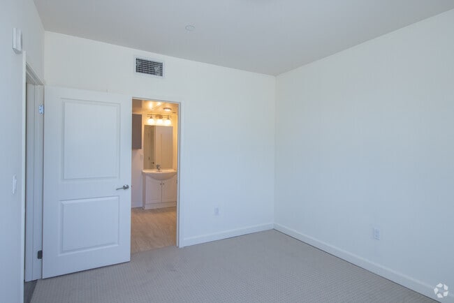 2BR, 1BA - 797SF