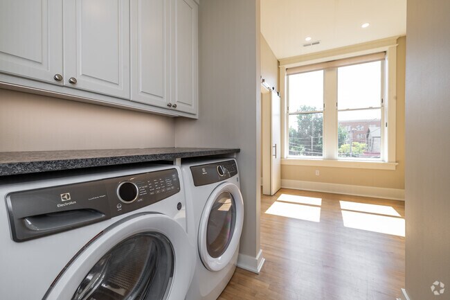 2BR, 2BA - 1,160SF - Laundry - The Block