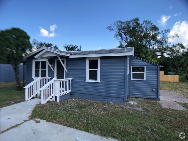 Building Photo - 2 bedroom one bath Rental