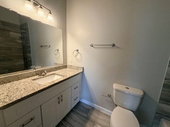 3 bedroom and 2 bathrooms has newly renovated modern home in Southtown unit ready to move in!