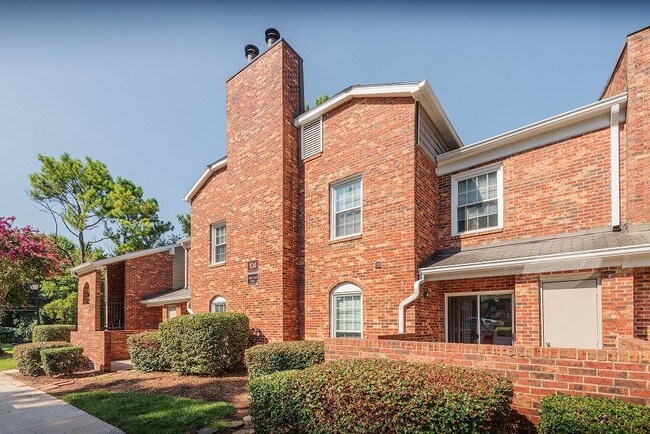 The Crossing at Quail Hollow Apartments For Rent in