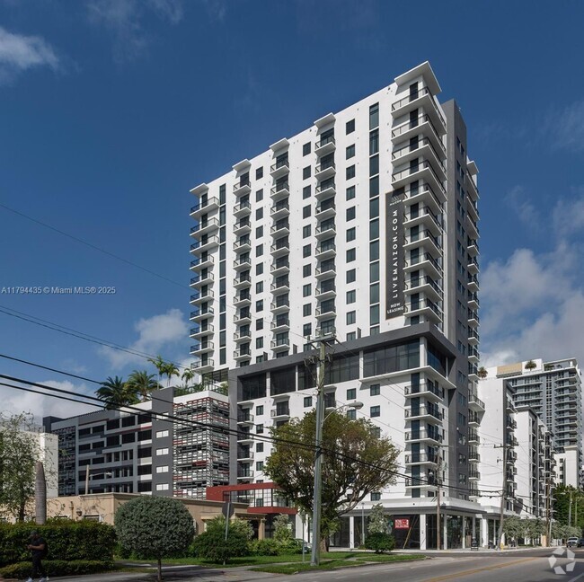 Building Photo - 221 SW 12th St Unit 918 Rental