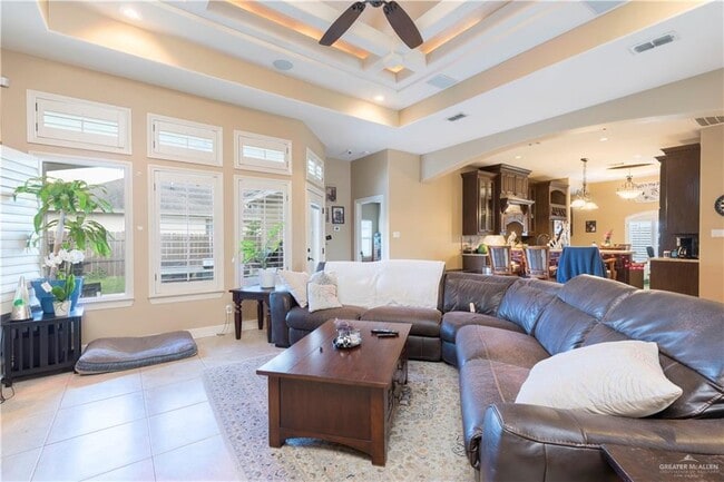 Photo - 16 Queens Ave