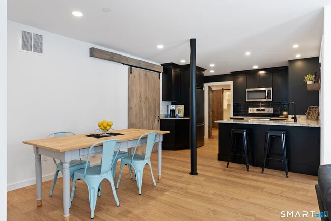 Building Photo - 179 Butternut St Unit 7