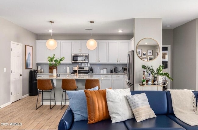 Photo - 155 W Jamaica Pl