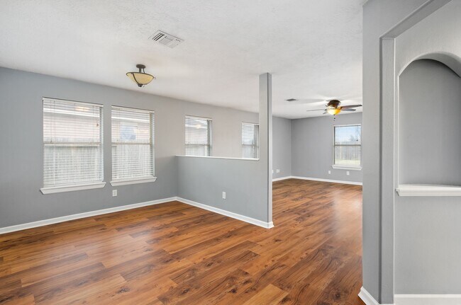 Photo - 139 Horn Ct