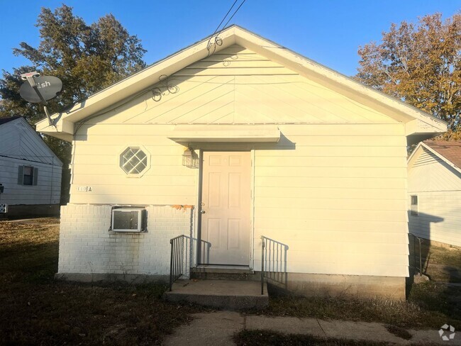 Building Photo - Newly Renovated Duplex Rental