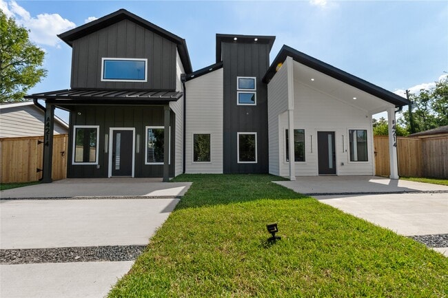 Photo - 4214 Clover St