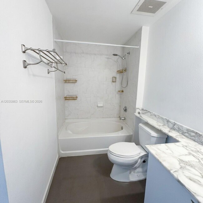 Photo - 234 NE 3rd St Unidad 1506