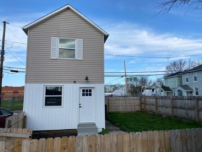 Building Photo - 27 Rodgers Ave