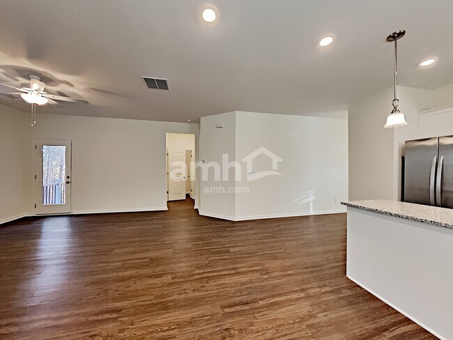 Photo - 172 Landsdown Xing