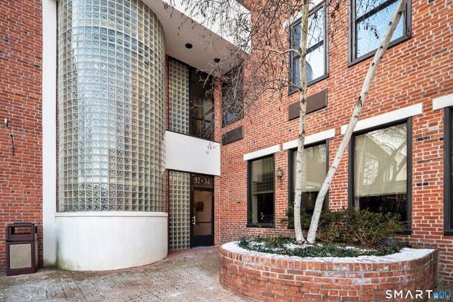 Building Photo - 32 Haviland St Unit 308