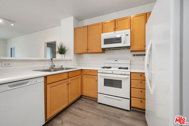 Photo - 6400 Crescent Prk E Unidad 217