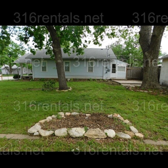 Photo - Cozy 2 bedroom home on corner lot!