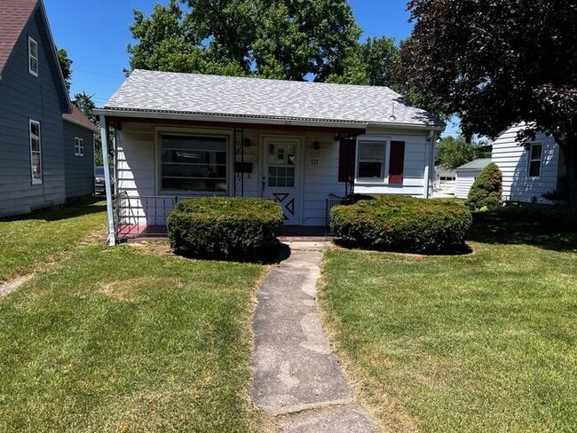 Building Photo - Love Where You Live in this Cozy 2 Bedroom... Rental