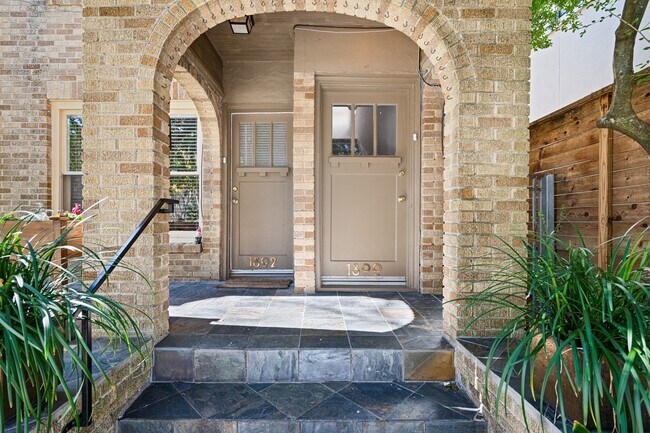 Photo - 1800 Woodhead St