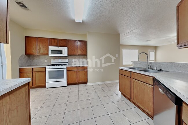 Photo - 5602 Darby Square Trl