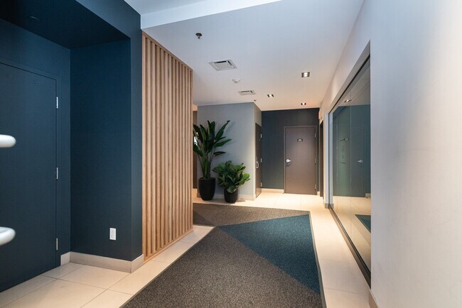 Photo - 201 Rue Sainte-Catherine E Unit ID1261767P