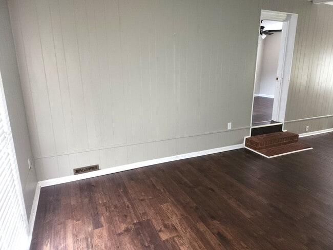 Photo - 3 bed 1 bath Brick Racher