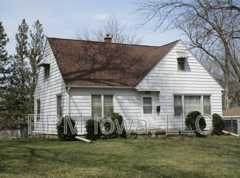 Photo - 821 Cornwall Ave