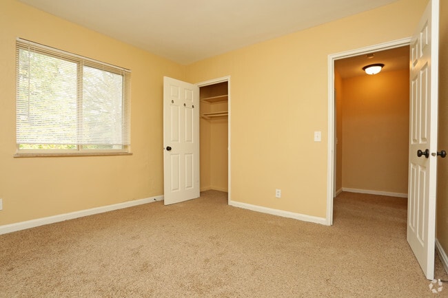 Bed Room - Residence at Cedar Grove