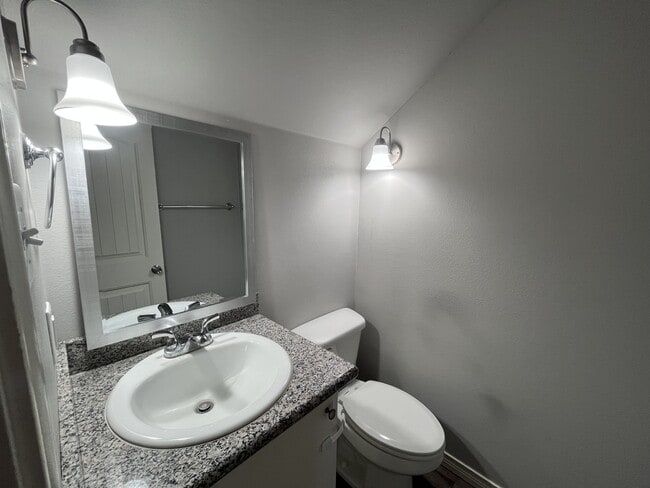 Photo - 3422 Itasca St